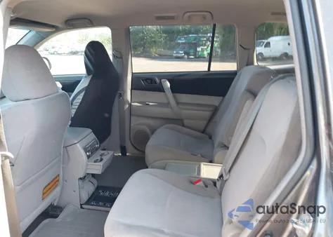 2011 Toyota Highlander Base V6 z USA, uszkodzony, nr VIN 5TDBK3EH0BS057382